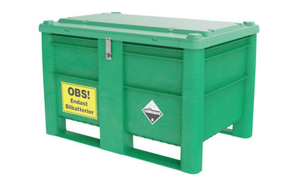 Swedebox plastbehållare förenklar arbetet och logistiken kring förvaring av farligt avfall, såsom bil-och lastbilsbatterier men också för livsmedel inom livsmedelsindustrin.